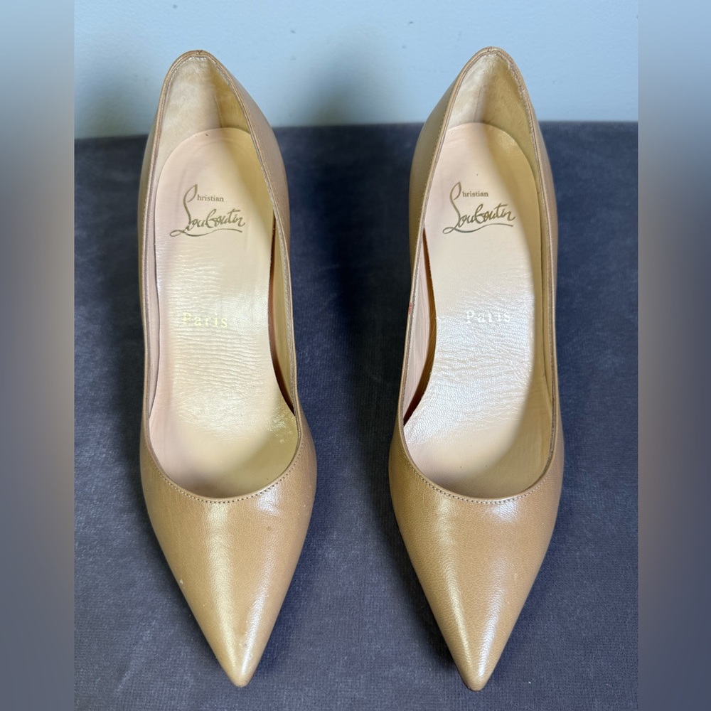 Christian Louboutin "Kate" pumps,  beige/nude  pointed-toe low heel 2in leather